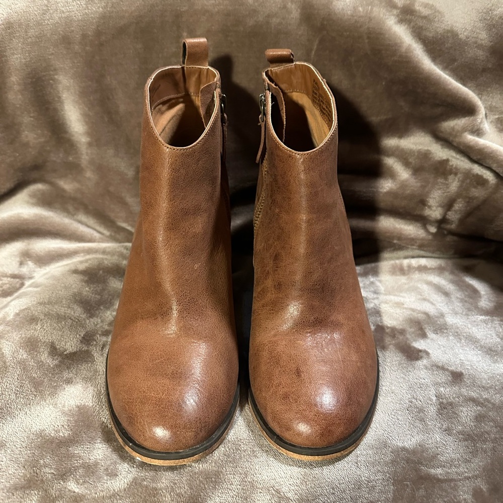 Brown LEATHER ankle boots like new PG.